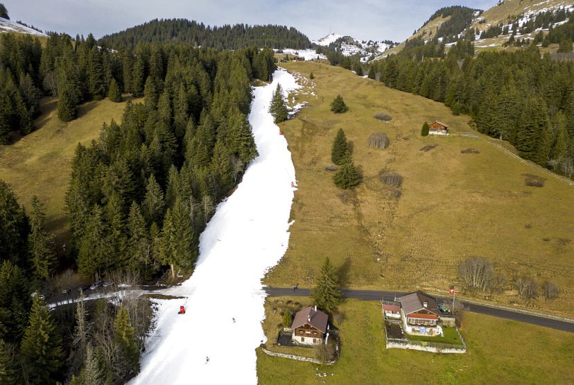 foto munții alpi rămân fără zăpadă - cupa mondială de schi în pericol să nu se mai țină