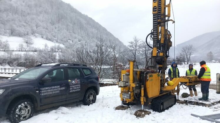 video foto au început forajele pentru studiile geotehnice pe lotul 2 al autostrăzii sibiu - pitești