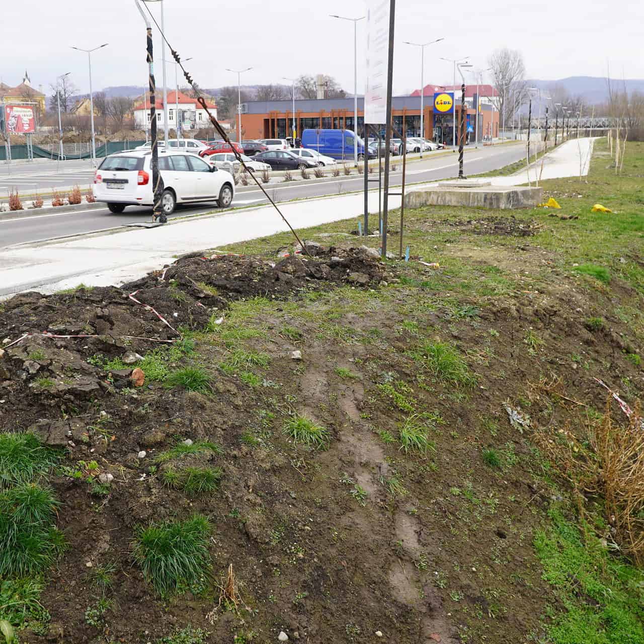 video foto: pista de biciclete de pe malul cibinului - primăria a lansat licitația pentru conectarea a două tronsoane