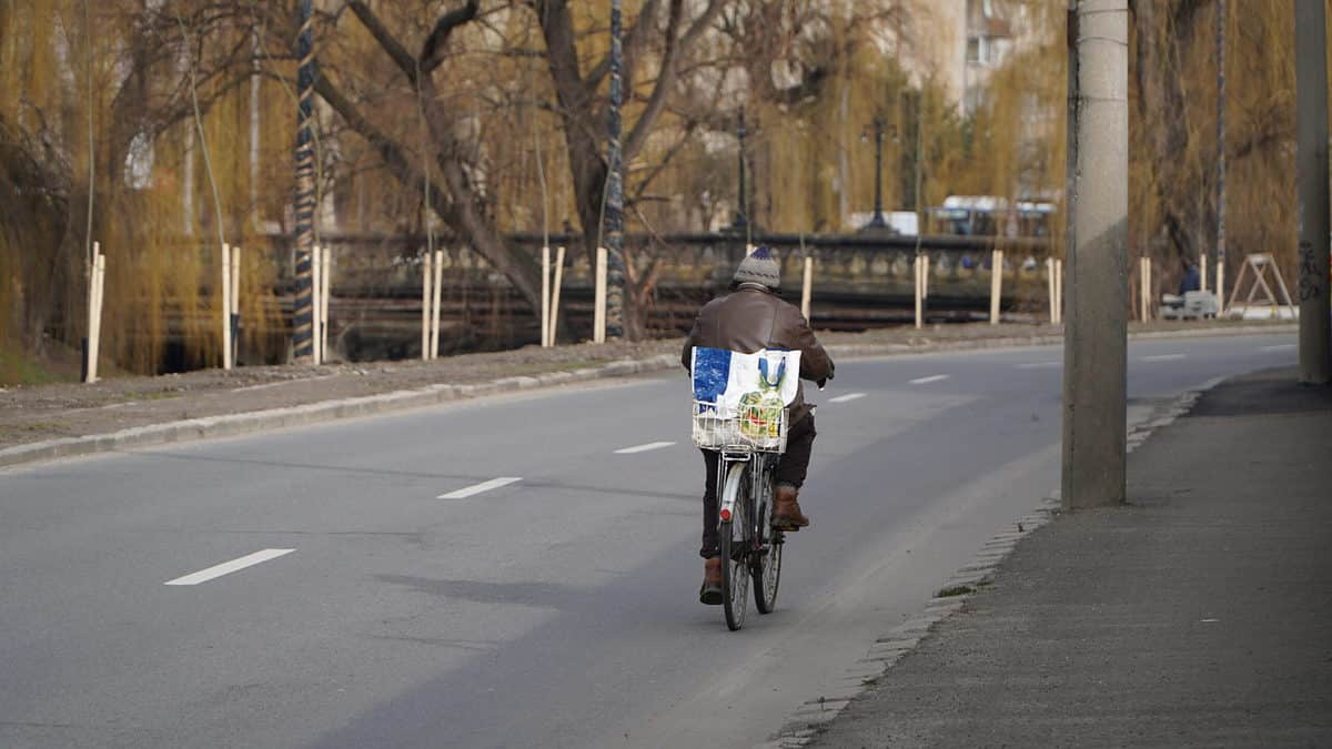 video foto: pista de biciclete de pe malul cibinului - primăria a lansat licitația pentru conectarea a două tronsoane