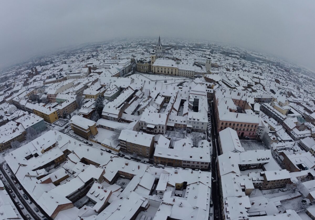 DIRECT DIN DRONĂ - Sibiul după prima ninsoare serioasă a iernii