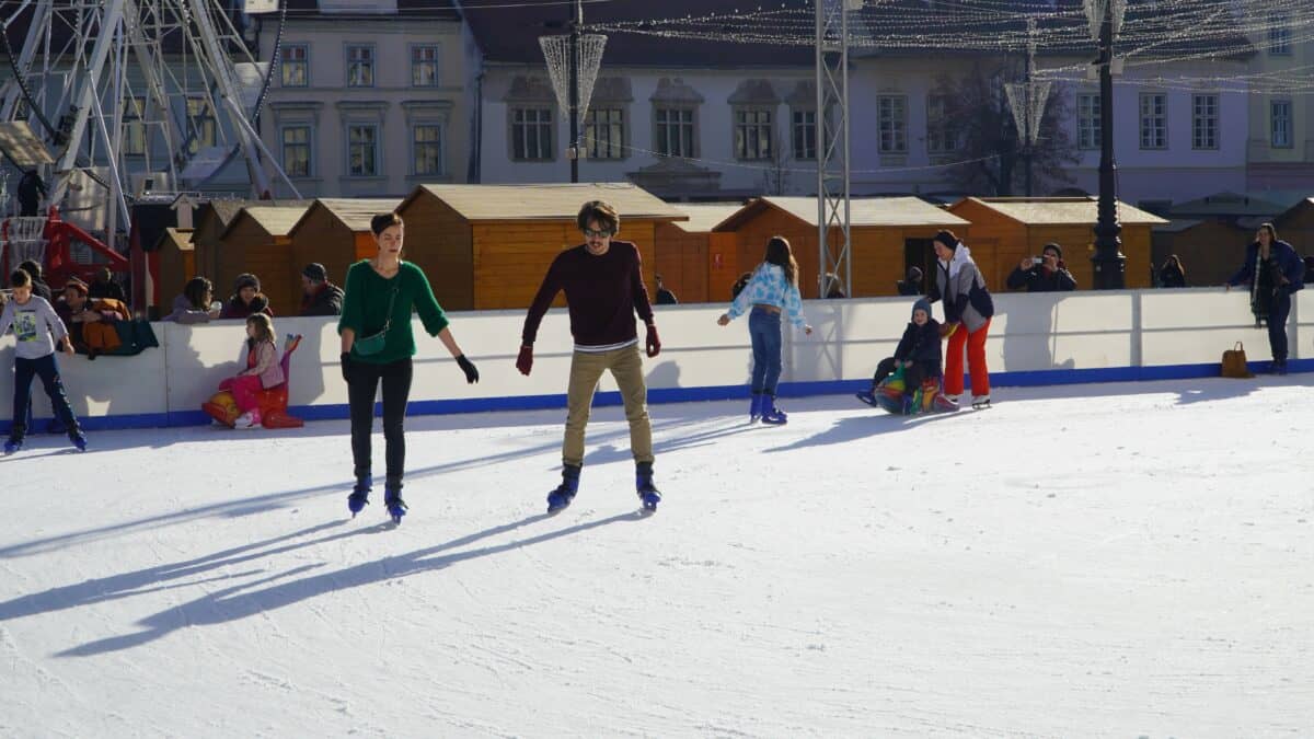 târgul de crăciun din sibiu a ajuns la final - patinoarul din piața mare rămâne deschis încă cinci zile