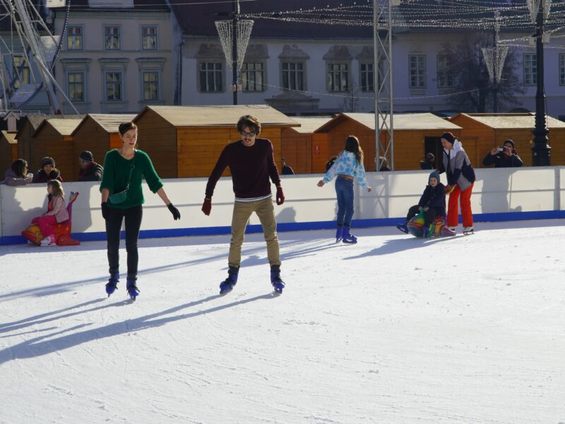 târgul de crăciun din sibiu a ajuns la final - patinoarul din piața mare rămâne deschis încă cinci zile