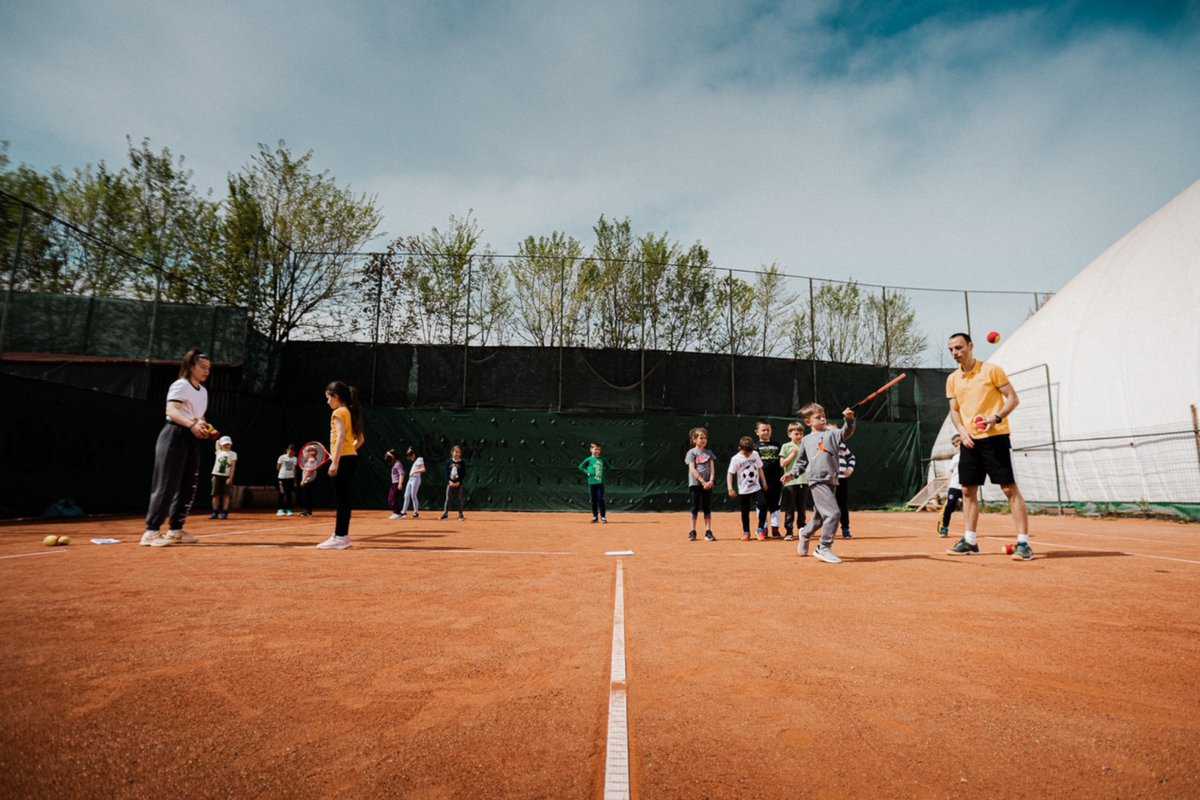 Tennix Fox Academy - Un program pentru toți copiii care iubesc sportul alb