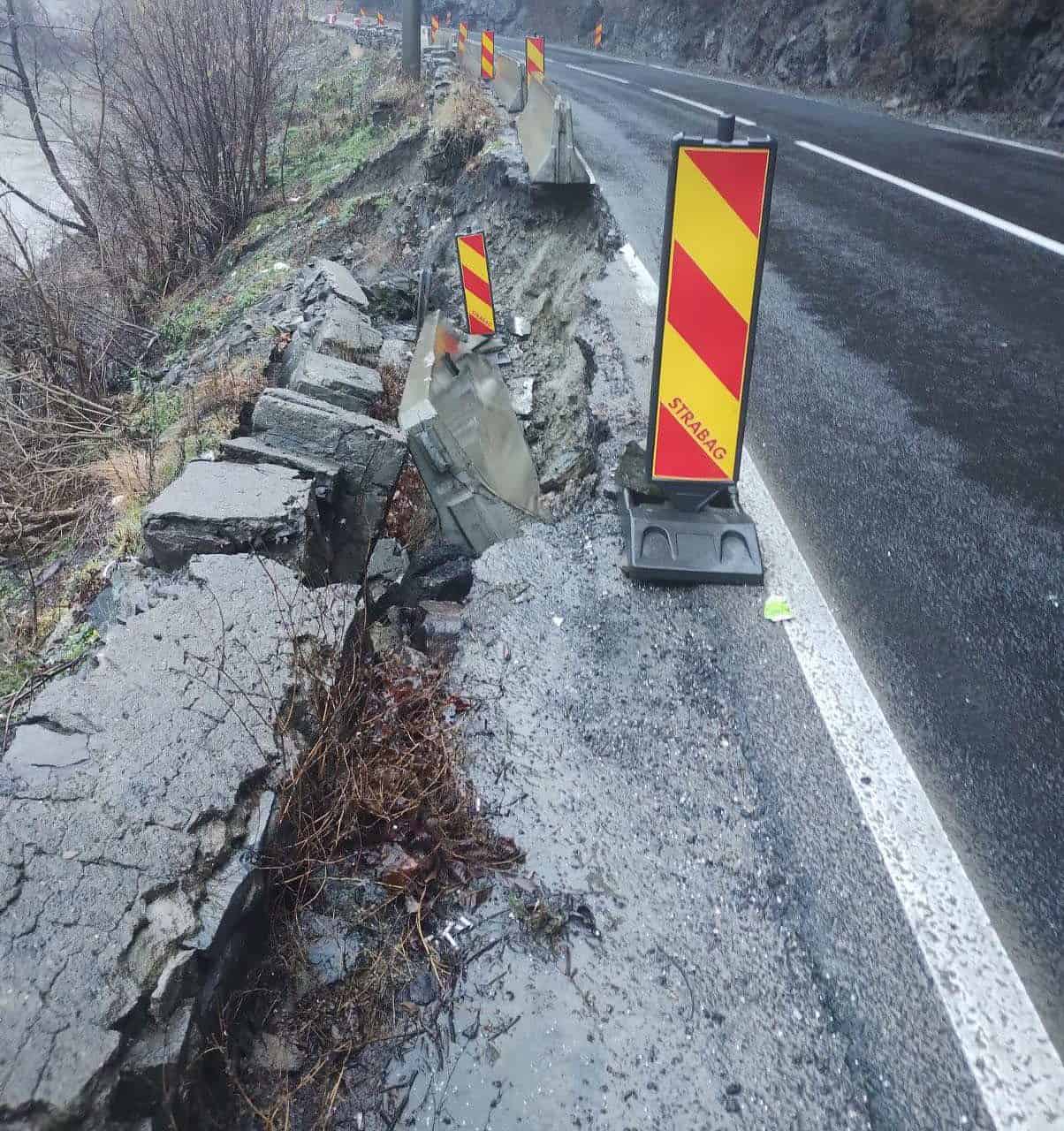 foto trafic restricționat pe valea oltului între lazaret și boița - s-a surpat o porțiune din drum