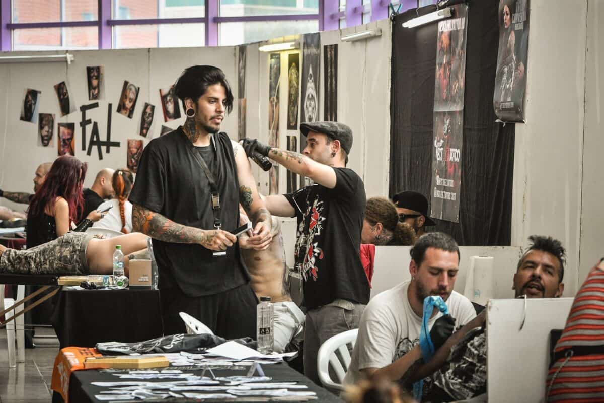 Tatuatori din toată lumea vin la Sibiu - Transilvania Tattoo Expo se reia după o pauză de patru ani