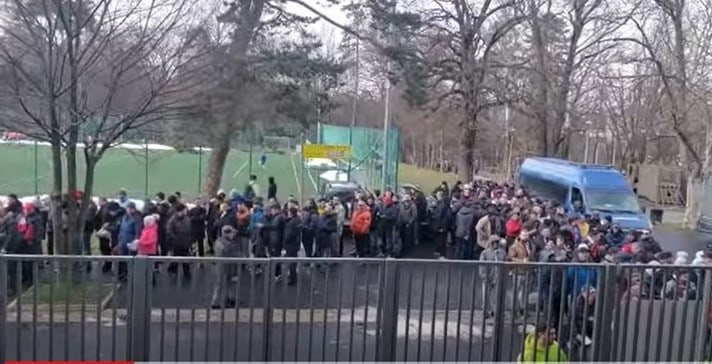 VIDEO Peste 1000 de fani arădeni au făcut coadă pentru a intra la jocul cu Hermannstadt