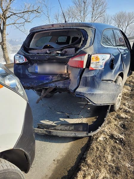 foto: accident în lanț pe dealul dăii - șofer transportat la spital