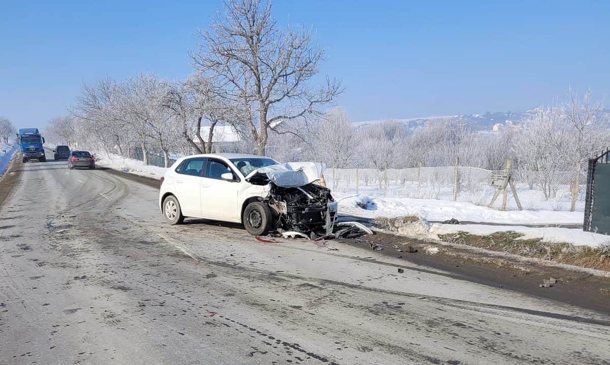 foto: accident în lanț pe dealul dăii - șofer transportat la spital