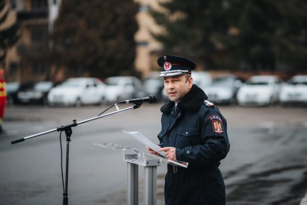 foto: ceremonie la isu sibiu – șaizeci de pompieri au depus jurământul