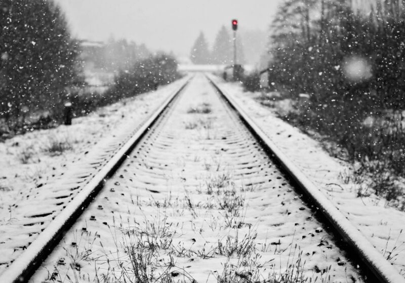 Întârziere de aproape o oră pentru un tren pe ruta Sibiu - Caracal. S-a stricat locomotiva