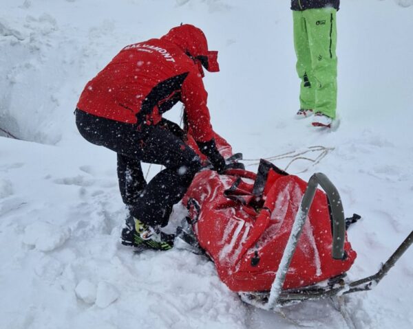 foto: turiști blocați la bâlea lac, după ce telecabina a fost oprită - au coborât cu ajutorul salvamontiștilor 