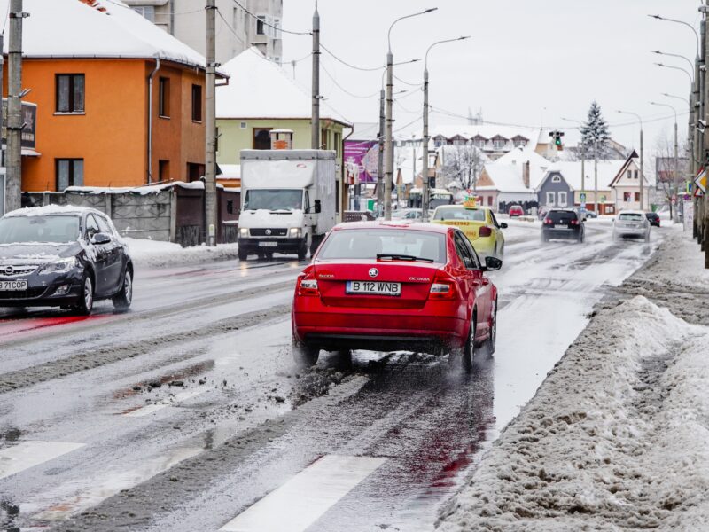 video foto: cum se circulă în sibiu după ninsoarea abundentă - principalele artere au fost curățate