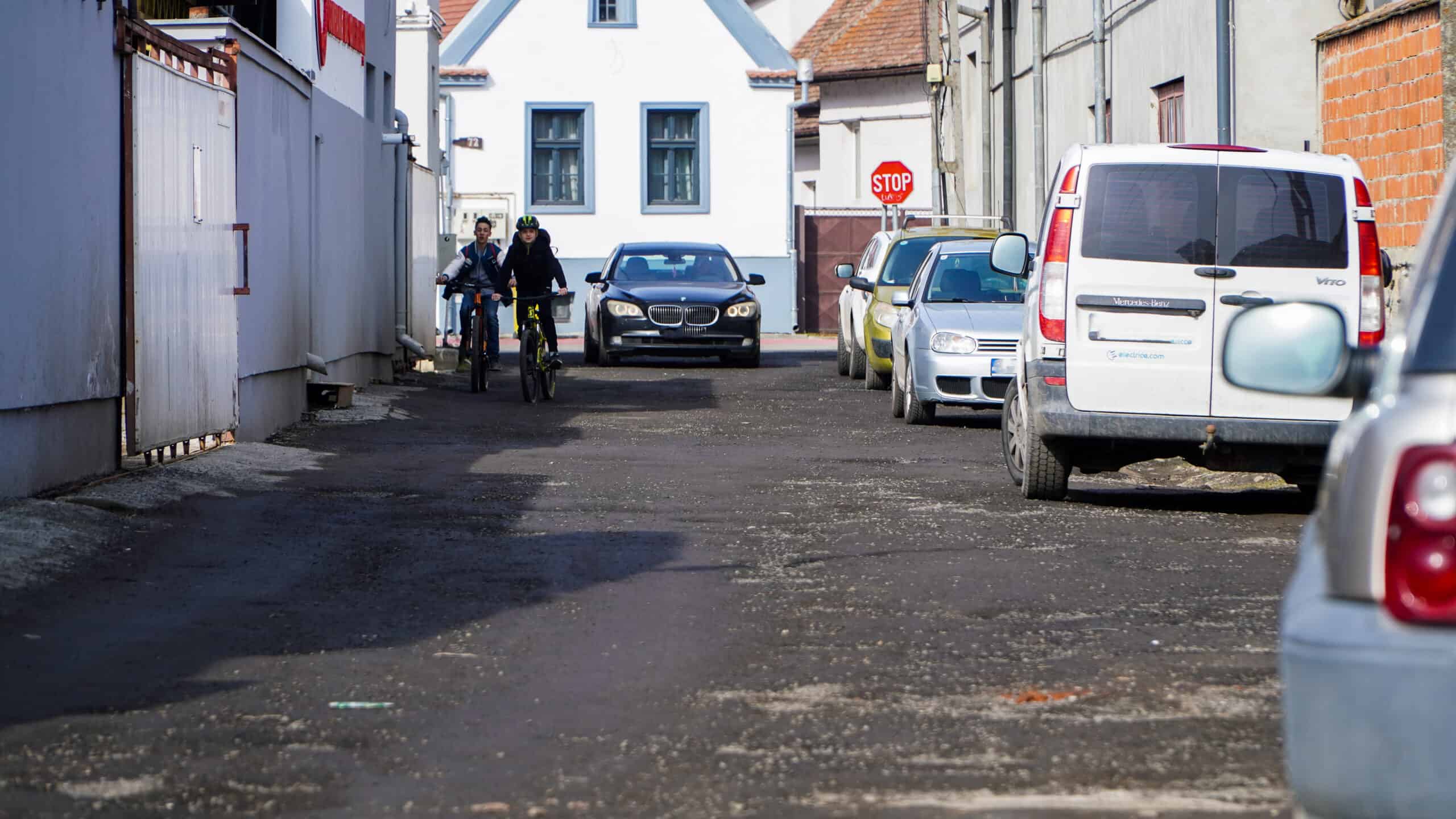 strada din sibiu care arată mai rău ca după un război - locatar: "doar cu promisiunile am rămas"