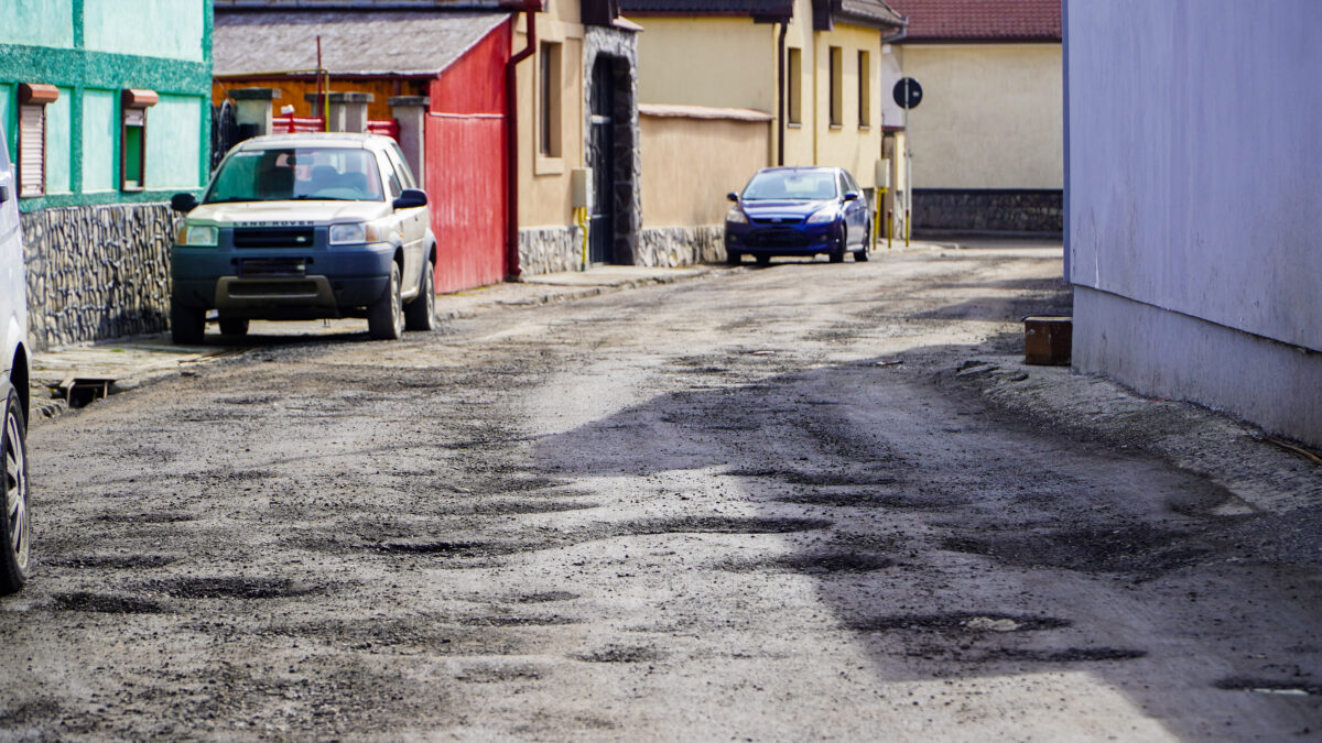 strada din sibiu care arată mai rău ca după un război - locatar: "doar cu promisiunile am rămas"