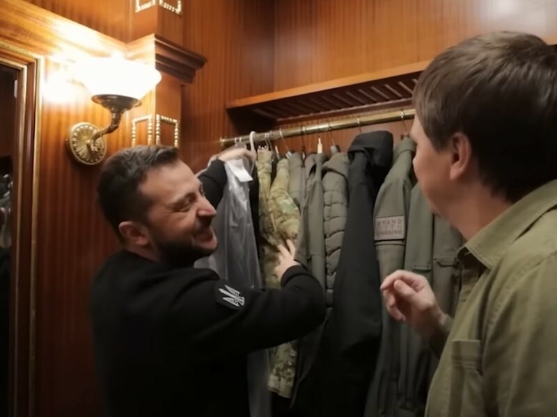 video - buncărul în care trăiește președintele ucrainei - zelenski și-a pus deoparte costumul pentru ziua victoriei