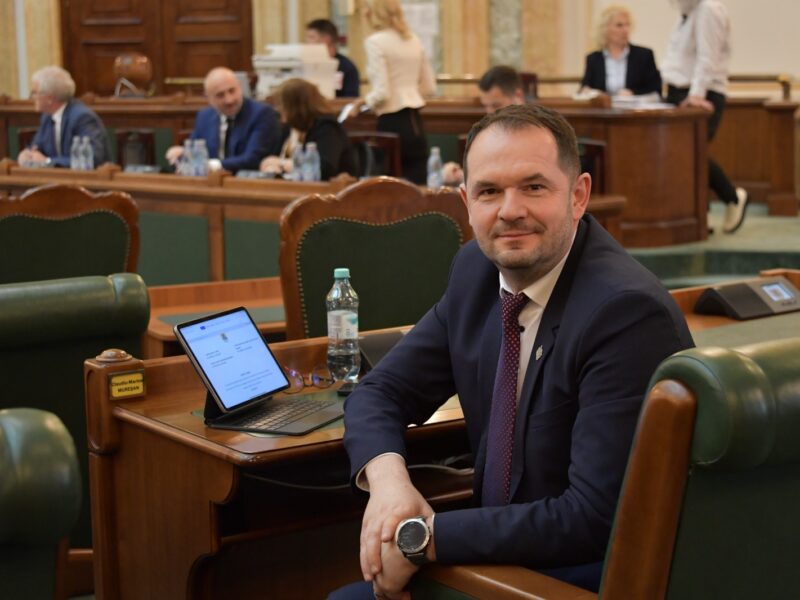 senatorul sibian claudiu mureșan depune un nou proiect în circuitul legislativ care propune eliminarea obligației reînnoirii autorizației de funcționare (c.p)