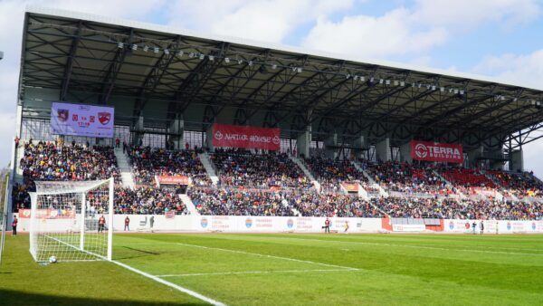 foto șelimbăr pierde cu dinamo, la primul meci pe noua arenă din sibiu - arbitraj potrivnic pentru echipa lui claudiu niculescu