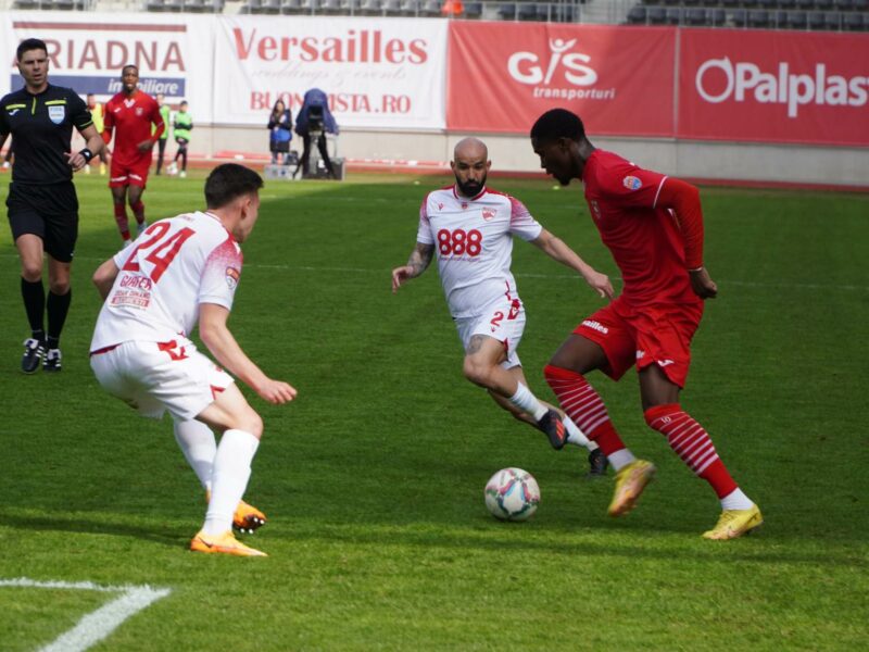 foto șelimbăr pierde cu dinamo, la primul meci pe noua arenă din sibiu - arbitraj potrivnic pentru echipa lui claudiu niculescu