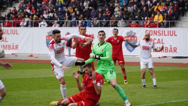 foto șelimbăr pierde cu dinamo, la primul meci pe noua arenă din sibiu - arbitraj potrivnic pentru echipa lui claudiu niculescu