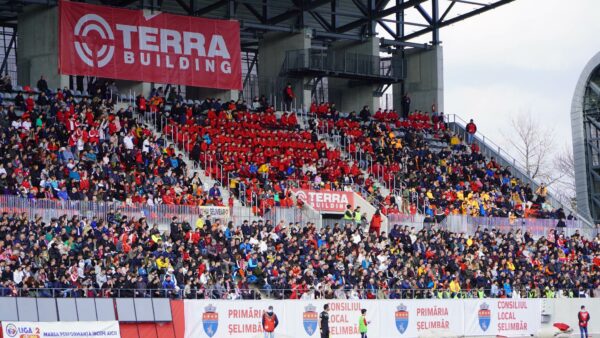 foto șelimbăr pierde cu dinamo, la primul meci pe noua arenă din sibiu - arbitraj potrivnic pentru echipa lui claudiu niculescu