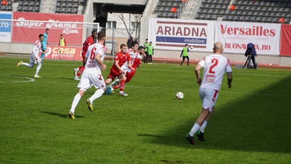 foto șelimbăr pierde cu dinamo, la primul meci pe noua arenă din sibiu - arbitraj potrivnic pentru echipa lui claudiu niculescu