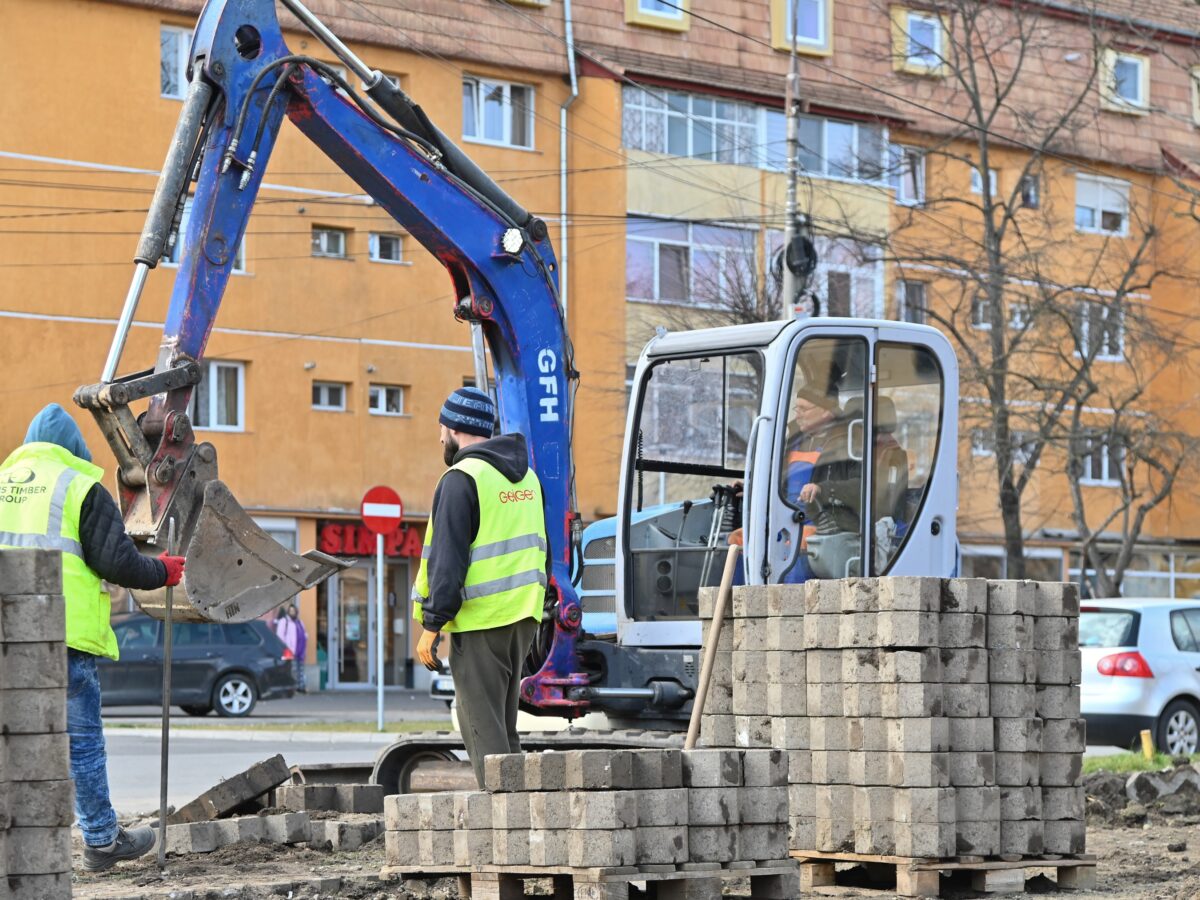 Se reiau lucrările de modernizare din Terezian - Pistă pentru biciclete și gazon cu sistem de irigații