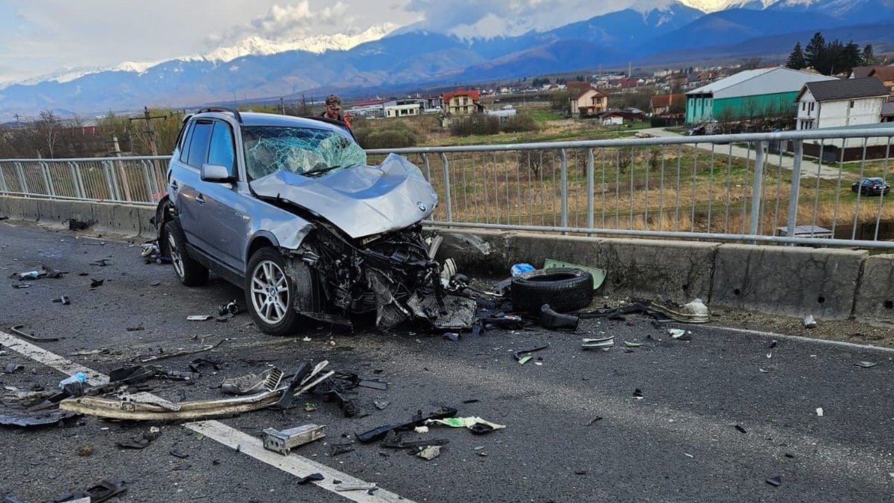 UPDATE FOTO Accident pe centura Avrigului - Coliziune între o mașină și un camion