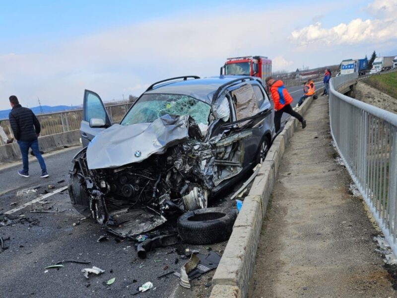 UPDATE FOTO Accident pe centura Avrigului - Coliziune între o mașină și un camion