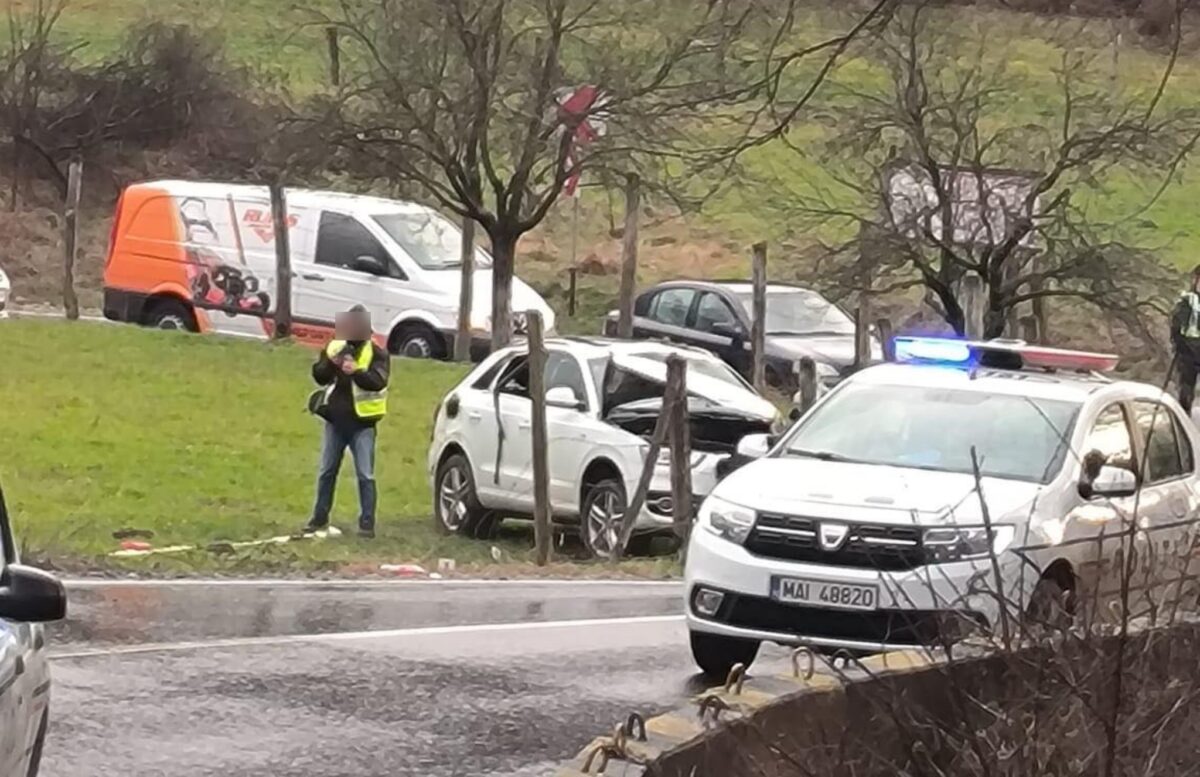 beat și fără permis s-a răsturnat cu mașina la ieșire din mediaș spre blăjel - un copil și un bărbat, duși la spital