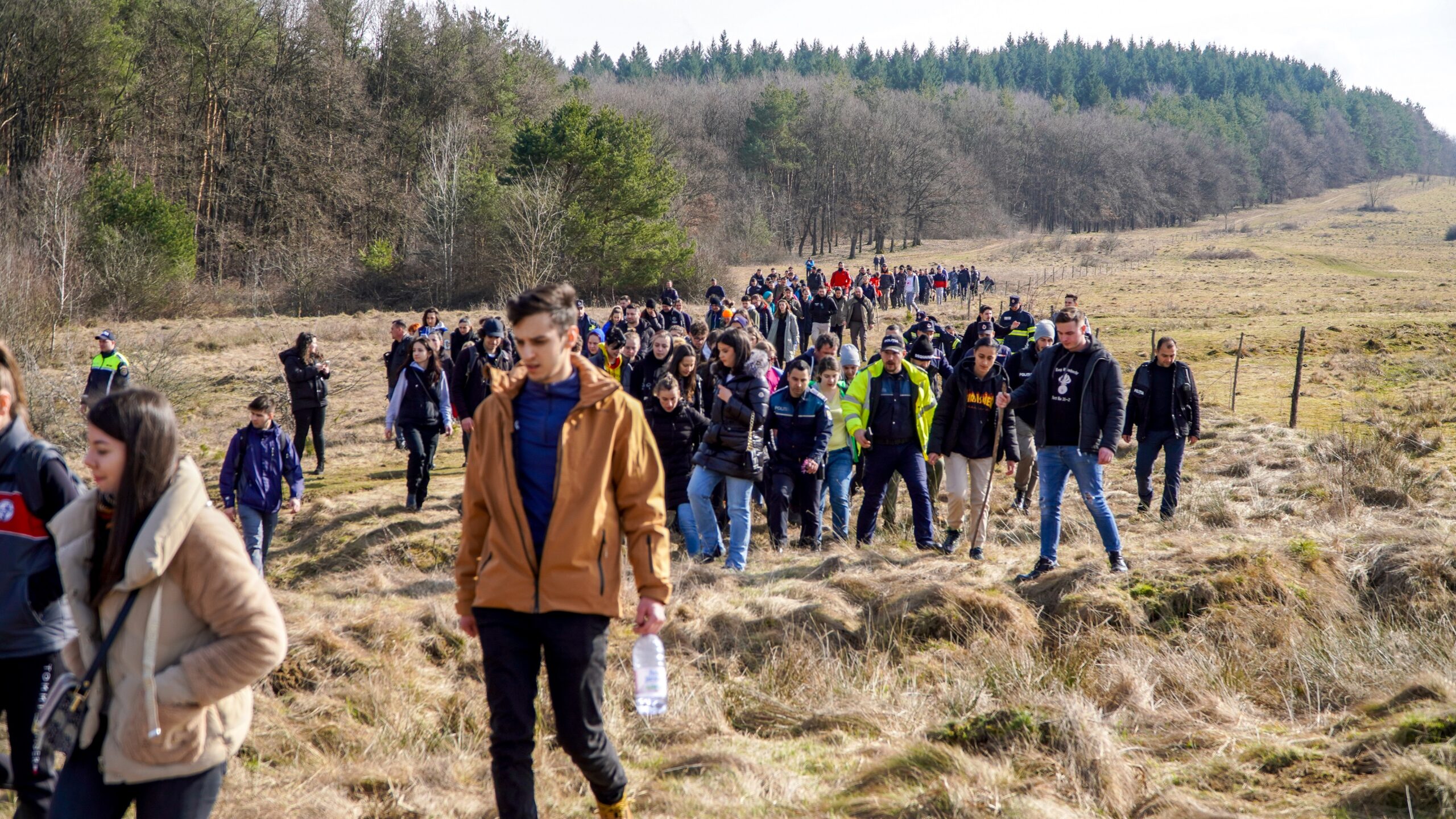 update foto: studenta dispărută, căutată prin pădurea dumbrava - peste 300 de oameni cercetează zona alături de polițiști