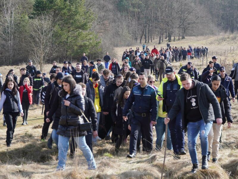 FOTO: Mobilizare impresionantă pentru găsirea tinerei dispărute în Pădurea Dumbrava - Patru ore de căutări, dar fără succes - Angelika e de negăsit