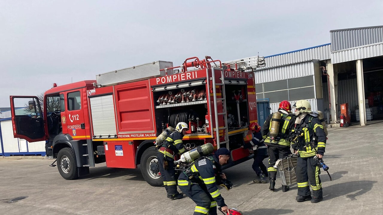 Exercițiu în Zona Industrială Vest - Este simulat un incendiu într-o hală