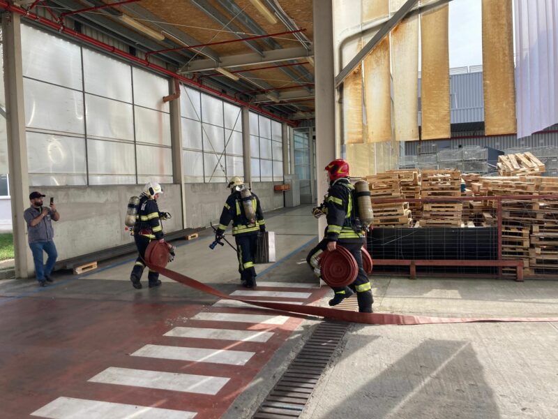 Exercițiu în Zona Industrială Vest - Este simulat un incendiu într-o hală