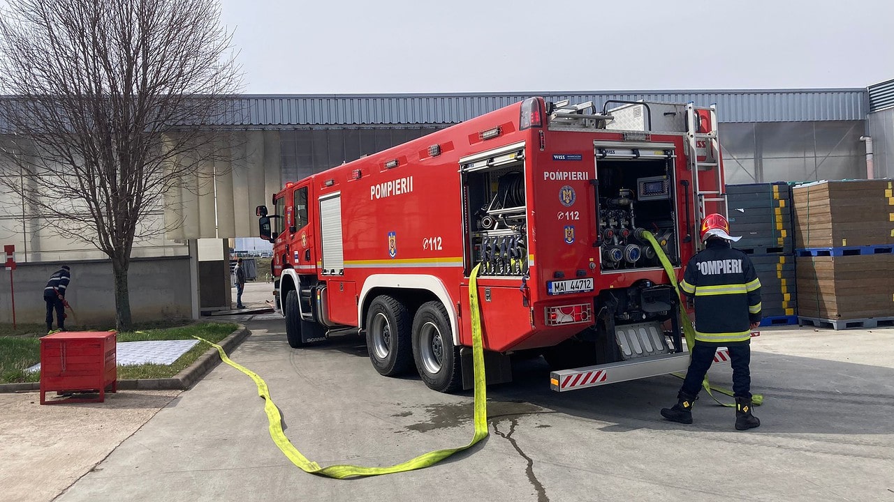 Exercițiu în Zona Industrială Vest - Este simulat un incendiu într-o hală