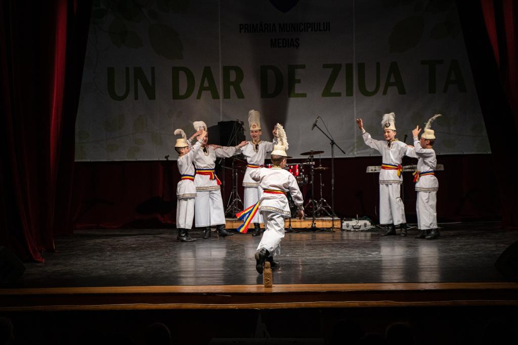 Număr impresionant de participanți la spectacolul de Ziua Mamei de la Sala Traube din Mediaș