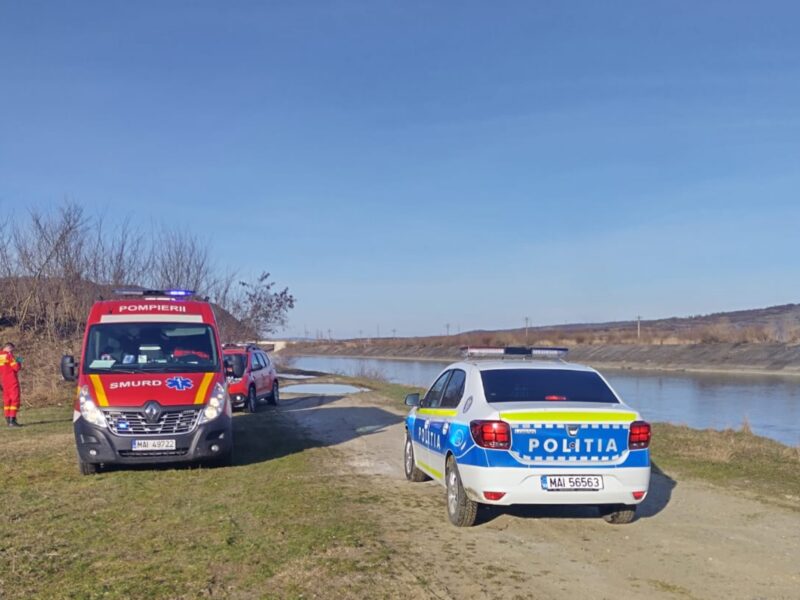 foto: un bărbat s-a aruncat în olt la turnu roșu - a vrut să se sinucidă