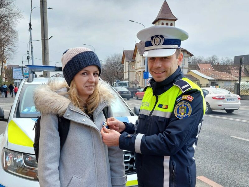 foto video razie în trafic la sibiu - șoferițe trase pe dreapta și ”amendate” cu mărțișoare