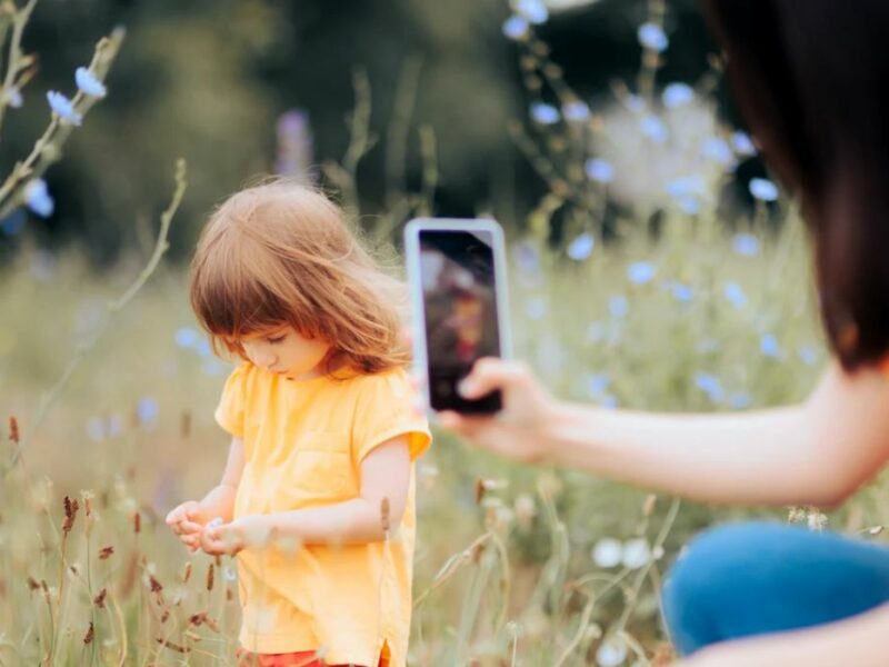 țara europeană care vrea să interzică pozele cu copii pe reţelele de socializare - „afectează grav demnitatea”