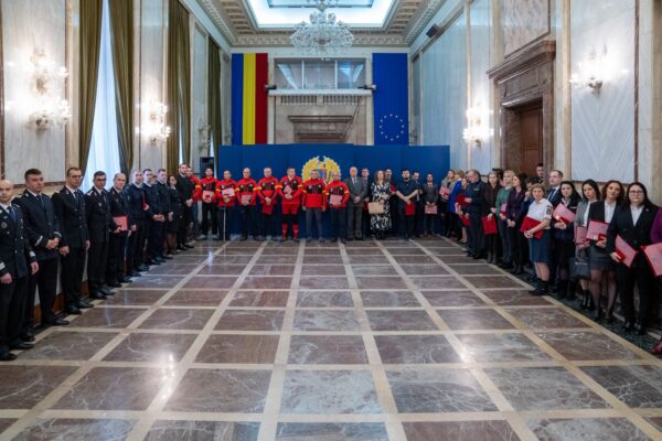 FOTO: Salvamontiștii din Sibiu, premiați de Bode și Arafat