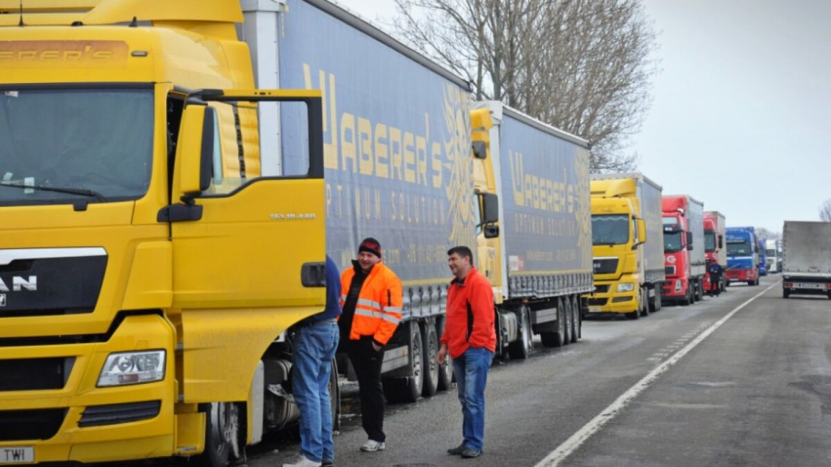 semnal de alarmă tras de firmele de transport - volumul de mărfuri este în scădere