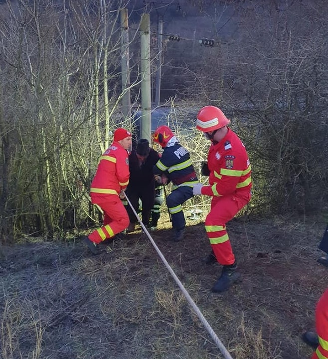 foto tren deraiat în teleorman - un alt tren a frânat brusc ca să evite impactul - patru oameni duși la spital