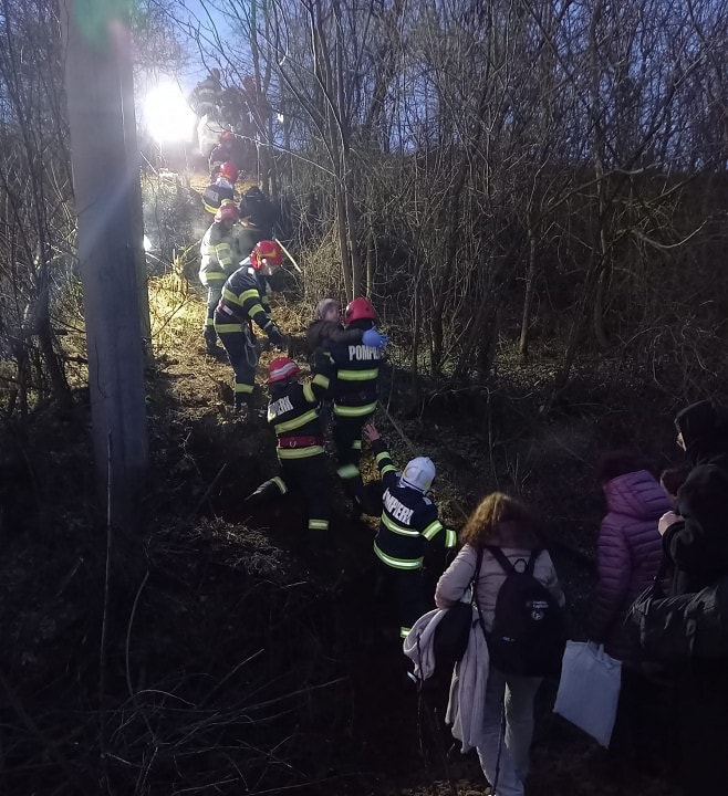 foto tren deraiat în teleorman - un alt tren a frânat brusc ca să evite impactul - patru oameni duși la spital