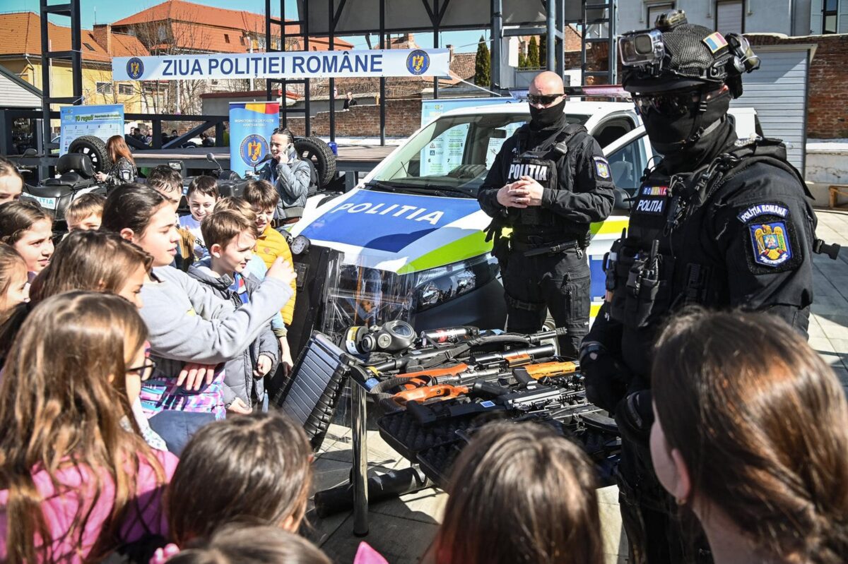 sibienii invitați luni la ziua poliției române. eveniment interactiv și educativ la habermann markt (video)