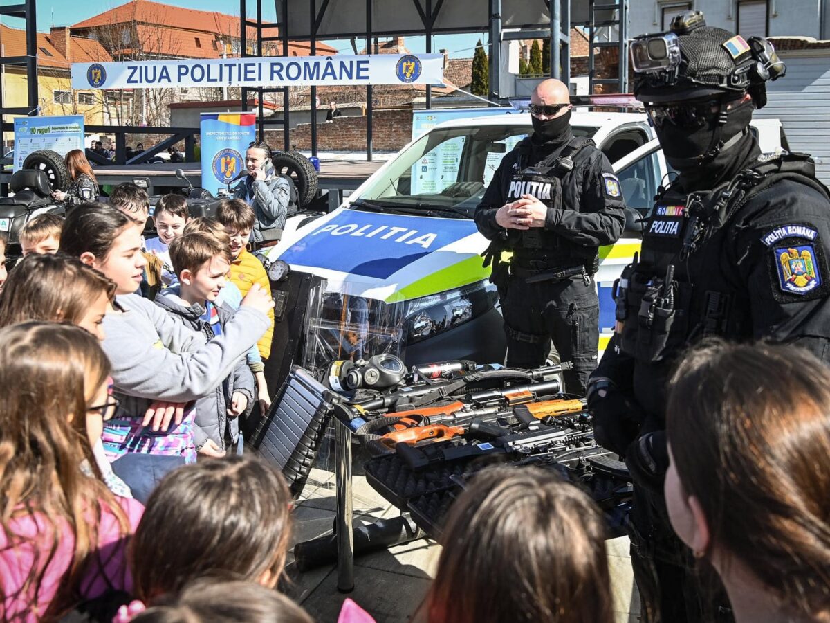 sibienii invitați luni la ziua poliției române. eveniment interactiv și educativ la habermann markt (video)