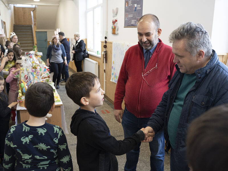 foto unitățile de învățământ medieșene au organizat „târgul de paște“