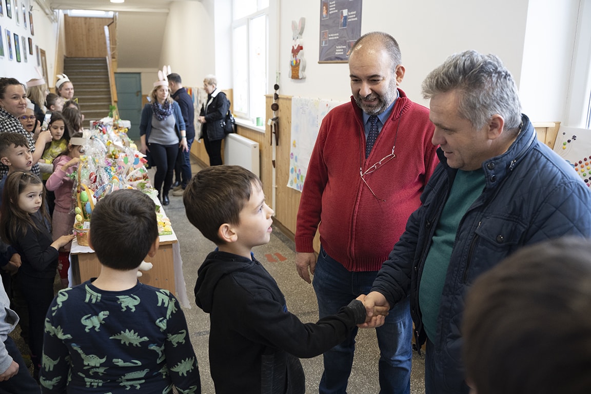 foto unitățile de învățământ medieșene au organizat „târgul de paște“