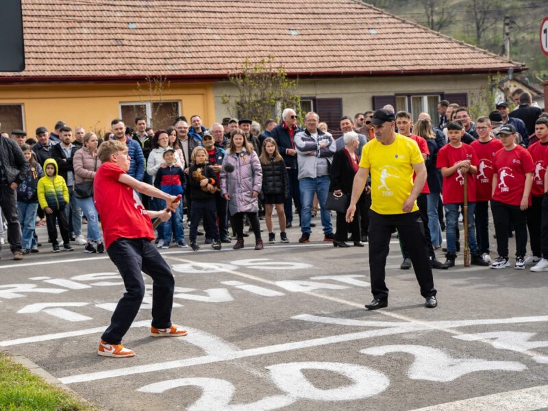 medieșenii invitați să participe la cel mai popular joc. țuru are din nou loc în prima zi de paște