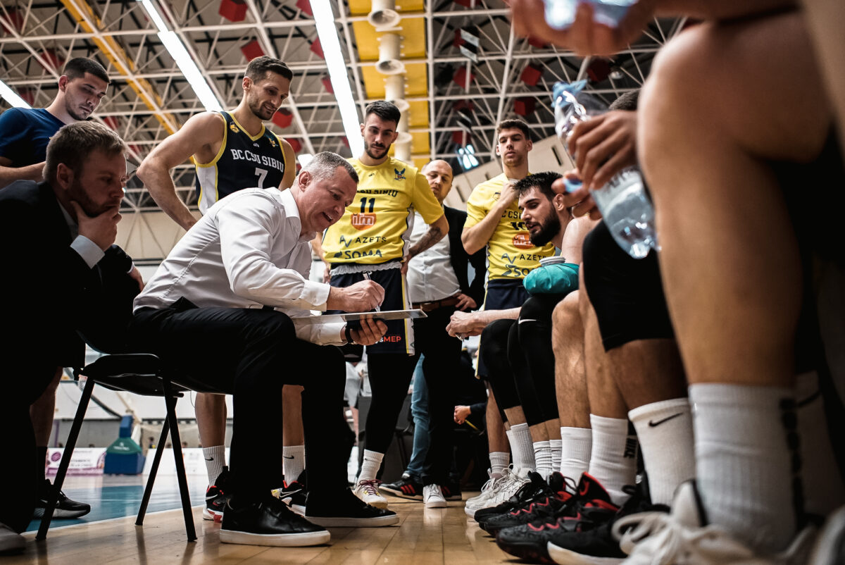 Sibiul pierde clar primul joc al semifinalei - Oradea s-a impus cu 94-61