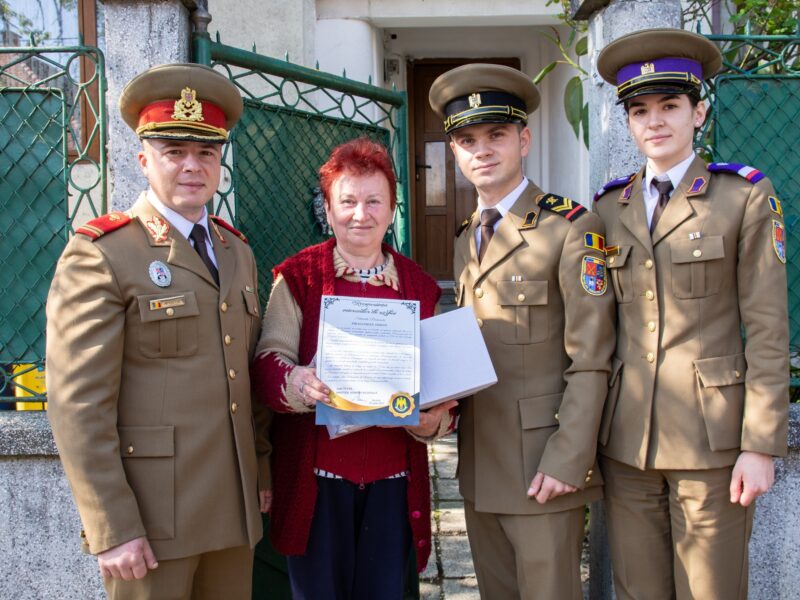 FOTO Emoții și zâmbete - Veteranii de război din Sibiu vizitați de militarii AFT